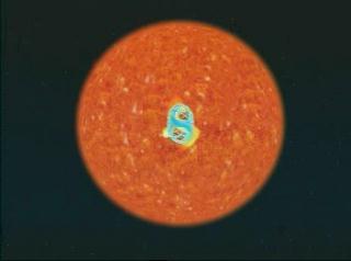 An image of the corona of the sun showing the solar sigmoid, with magnetic field lines superimposed