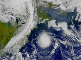 SeaWiFS captures this image of Erin as it lines up
parallel with Cape Hatteras on September 10, 2001