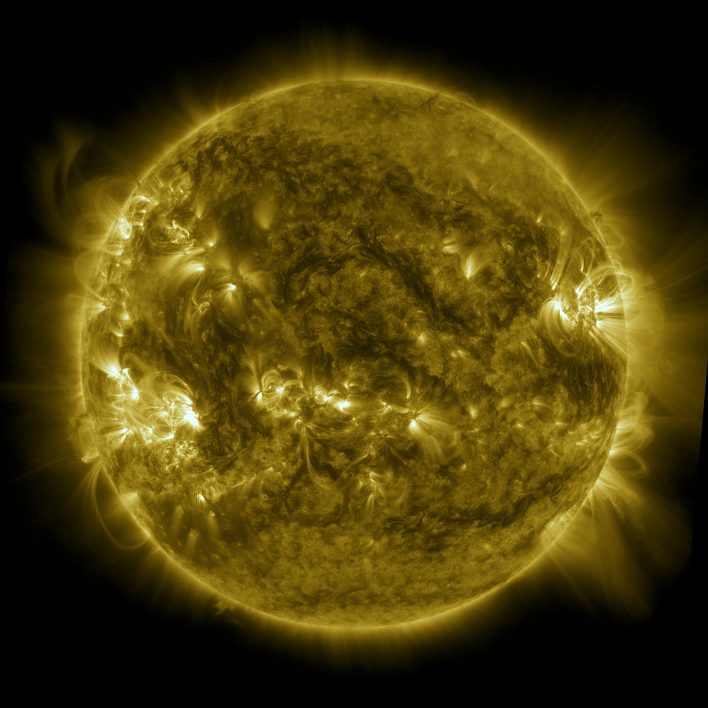 Color image set for right eye (SDO: 171 angstrom filter).  Provided as separate images for easier customization to different display configurations.  Matching frame numbers correspond to within 12 seconds. 