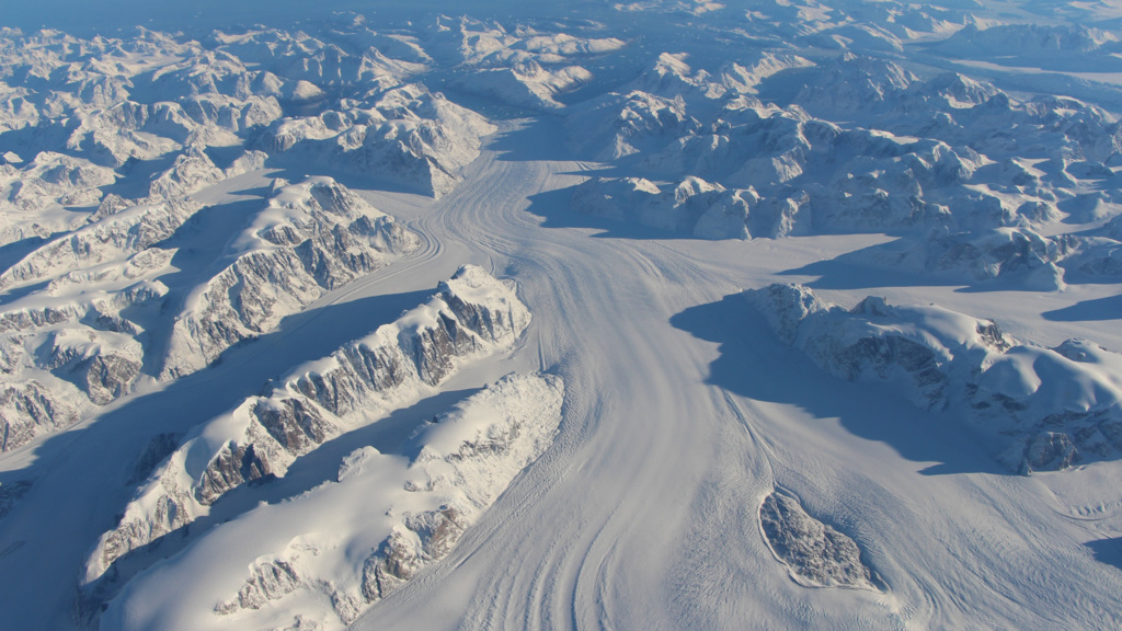 Landsat 8 imagery taken 16 days apart uses changes in the texture of the Heimdal glacier's surface to determine its speed.